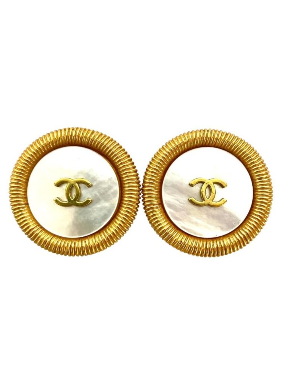 Chanel Vintage CC Logo Shell Circle Large Clip Earrings Gold Color Pre Owned